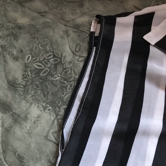 Button down striped “referee” style tank - Picture 7 of 7